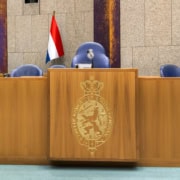 | turboliquidatie foto van de voorzittersstoel in de tweede kamer